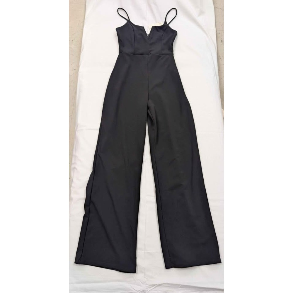 ELH Studio Black Wide Leg Jumpsuit NWT‎ Women's Small V-Neck Sleeveless